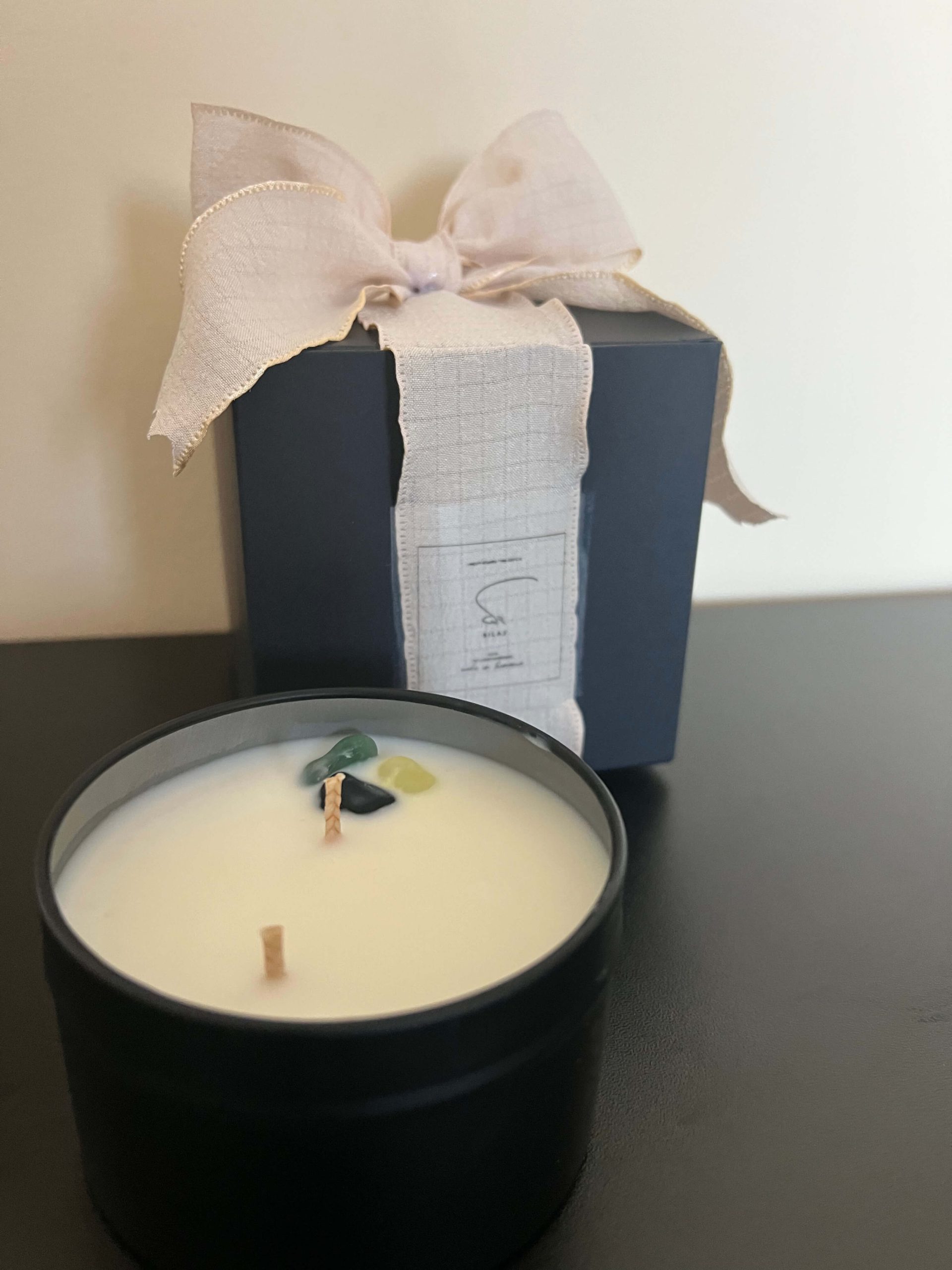 Lumânare Abundance Letter cu cristale pentru prosperitate și intenții de abundență